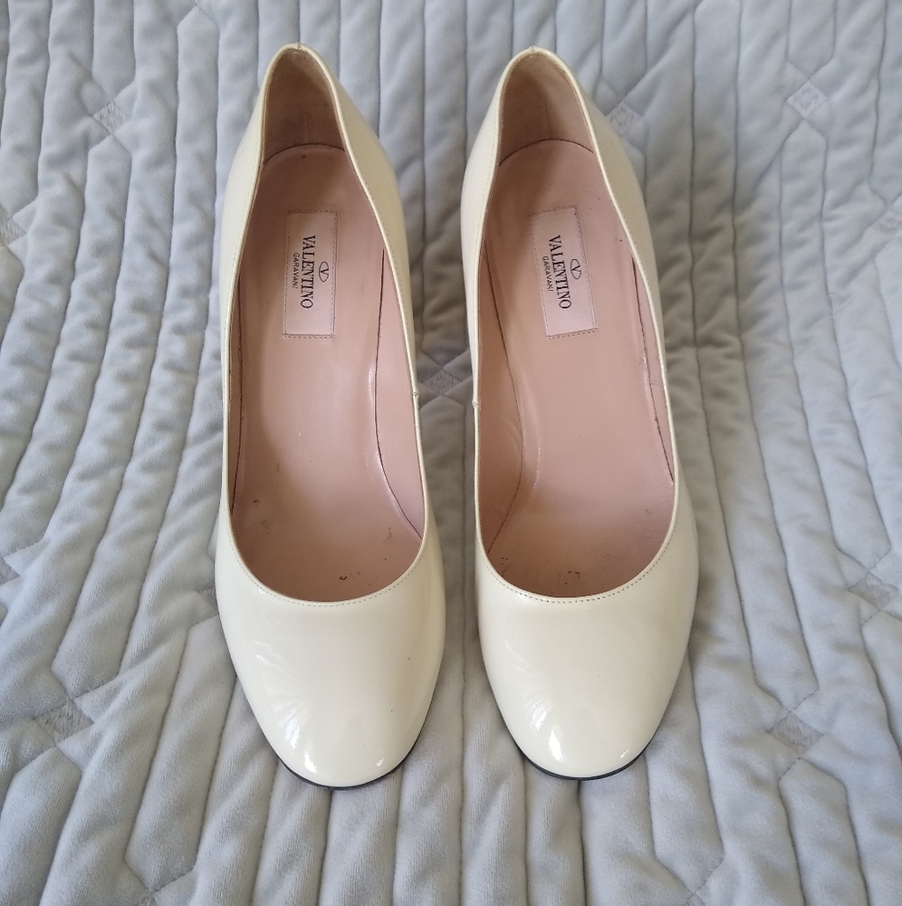 Valentino Garavani women's heels pump's